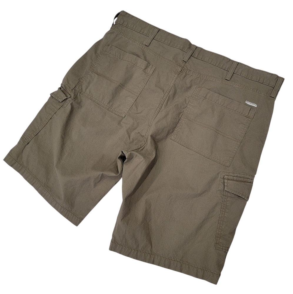Signature by Levi Strauss Cargo Shorts Khaki Brown Neutral Pockets Men’s Size 40 - Picture 16 of 17